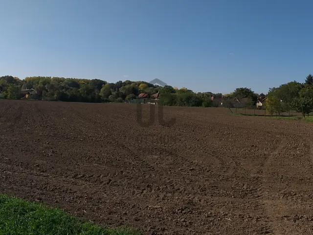 Eladó telek Tiszaroff 12670 nm
