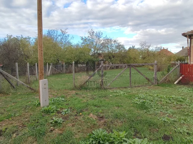 Eladó telek Egyek 798 nm