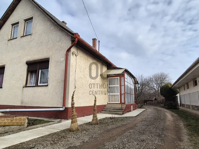 Eladó ház Tiszafüred 1000 nm