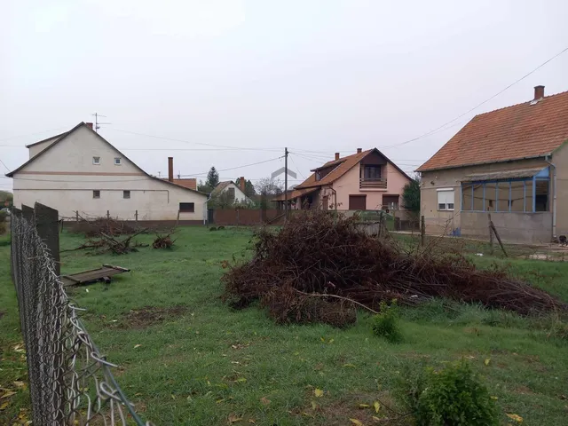 Eladó telek Egyek 498 nm