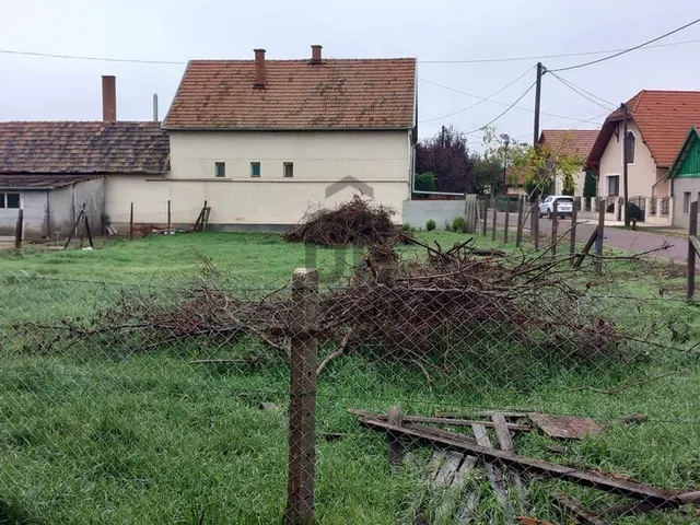 Eladó telek Egyek 498 nm
