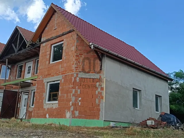 Eladó ház Tiszafüred 272 nm