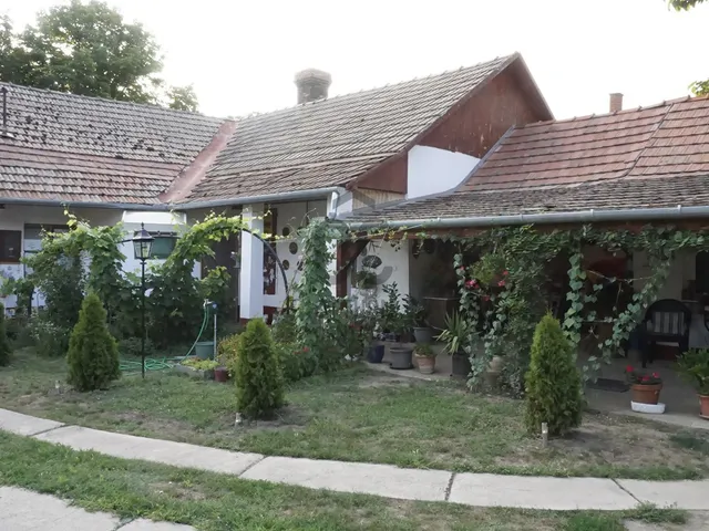 Eladó ház Tiszaörs 107 nm