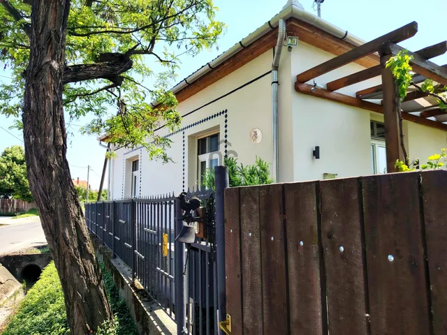 Eladó ház Poroszló 175 nm