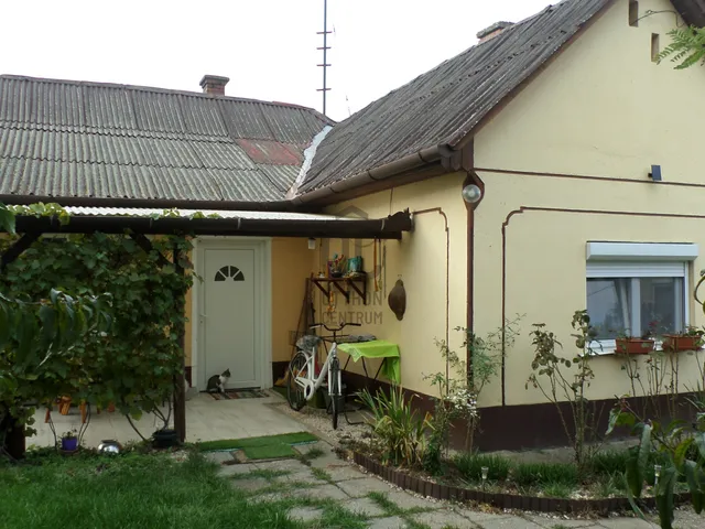 Eladó ház Tiszacsege 69 nm