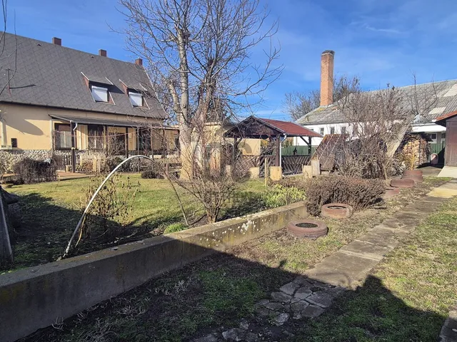 Eladó ház Poroszló 200 nm