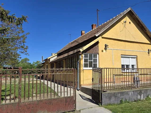 Eladó ház Abádszalók 1187 nm