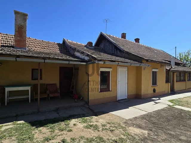 Eladó ház Abádszalók 1187 nm