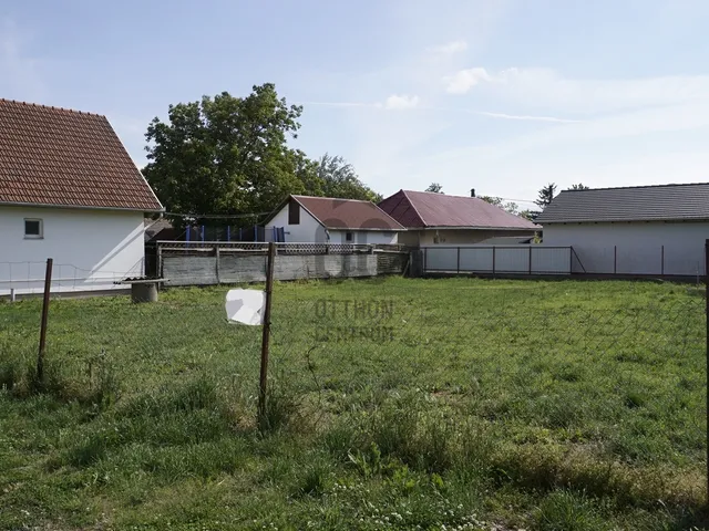 Eladó telek Poroszló 479 nm