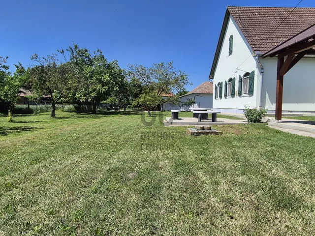 Eladó ház Poroszló 194 nm