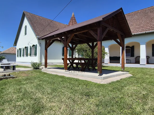 Eladó ház Poroszló 194 nm