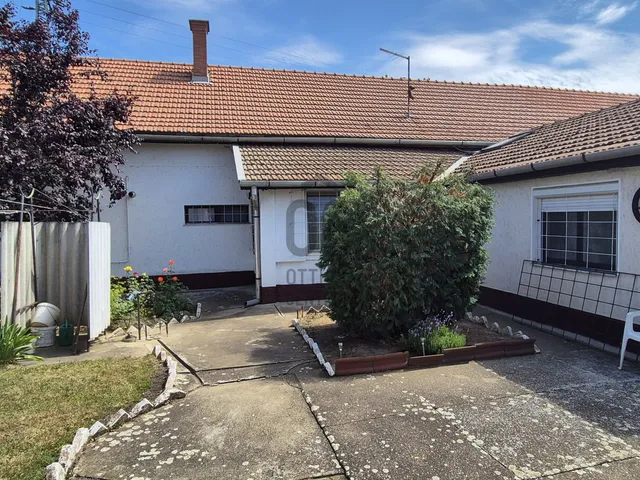 Eladó ház Abádszalók 157 nm