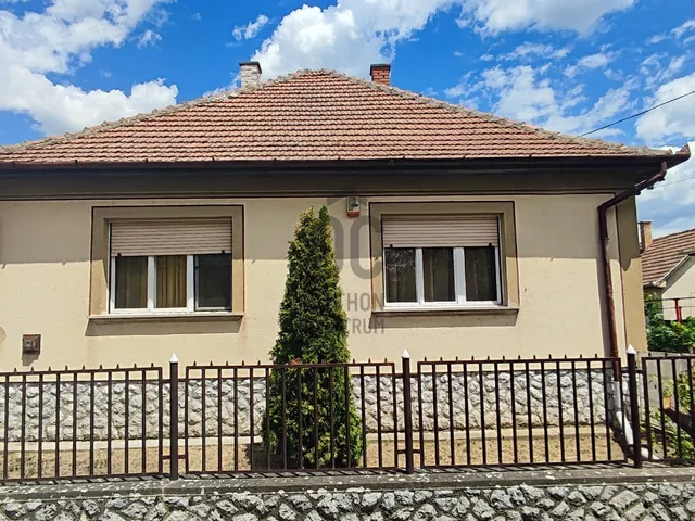 Eladó ház Poroszló 821 nm