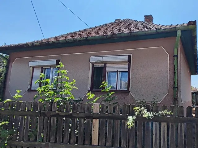 Eladó ház Tiszacsege 611 nm