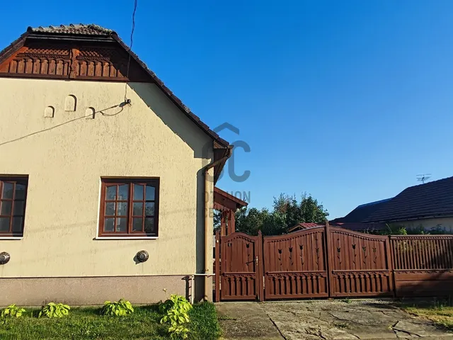 Eladó ház Nagyiván 1194 nm
