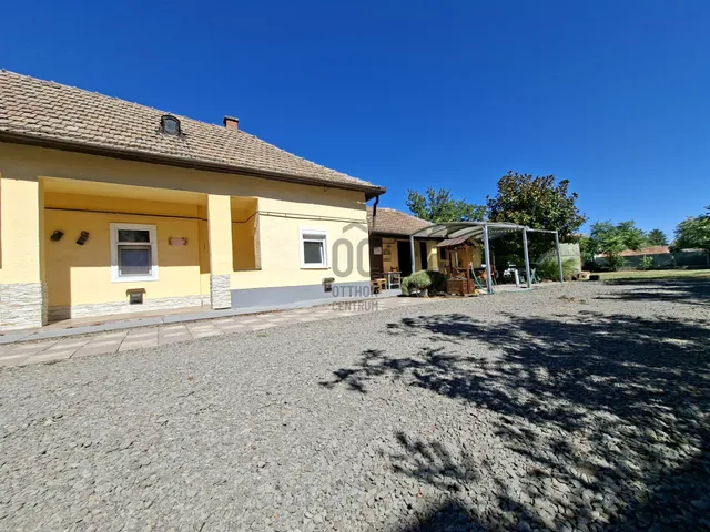 Eladó ház Poroszló 100 nm