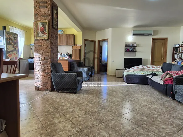 Eladó ház Tiszaigar 160 nm