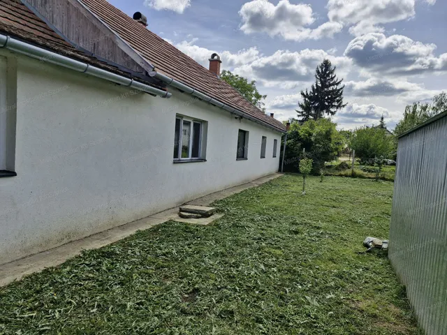 Eladó ház Tiszabura 140 nm