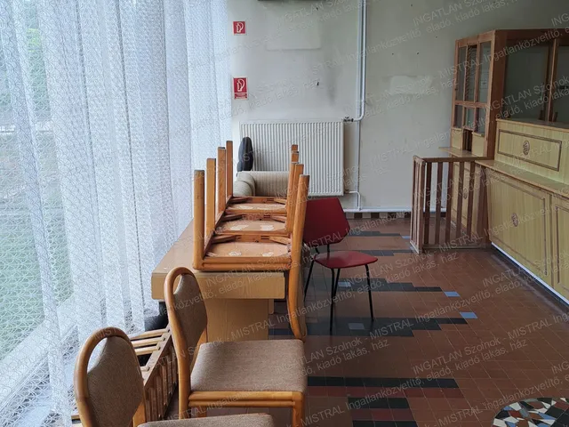 Eladó kereskedelmi és ipari ingatlan Jászkisér 71 nm