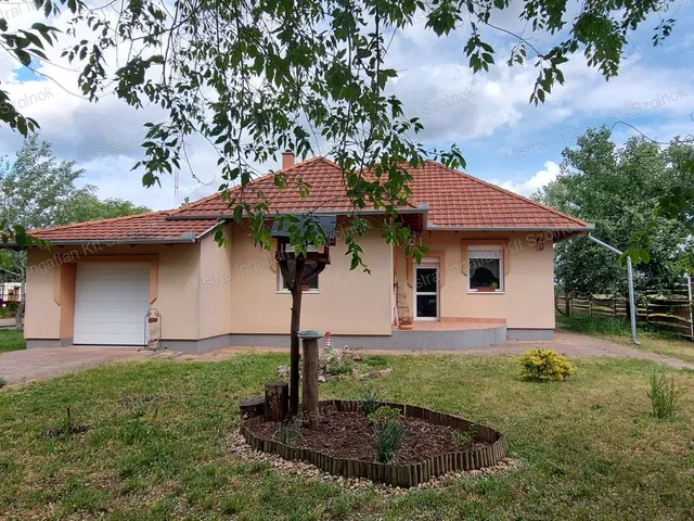 Eladó ház Szolnok 251 nm