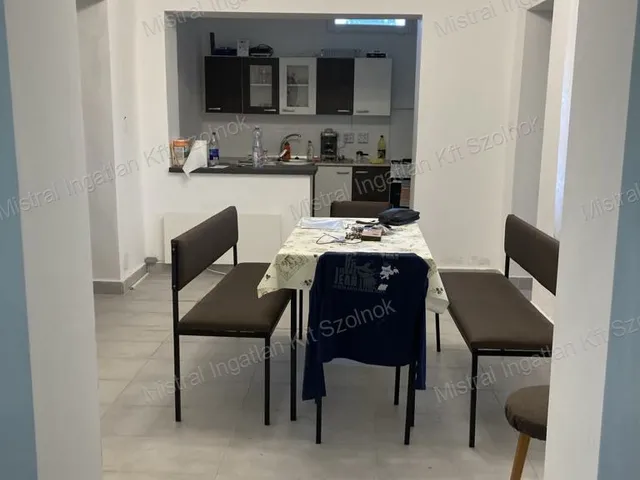 Eladó ház Újszász 89 nm