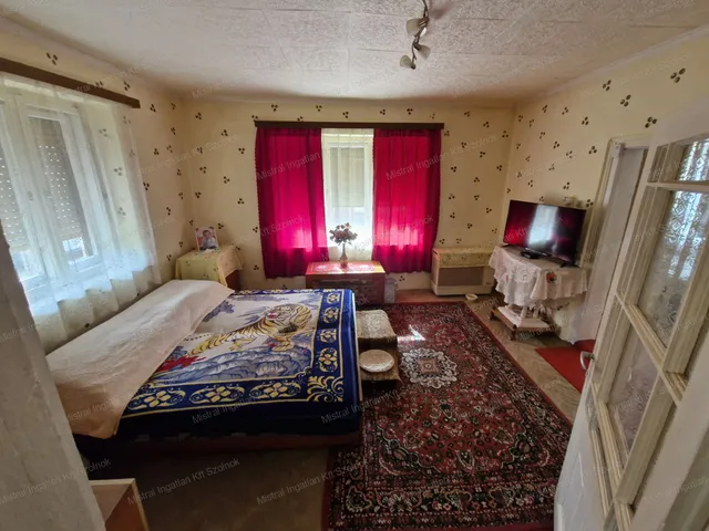 Eladó ház Tiszajenő 80 nm