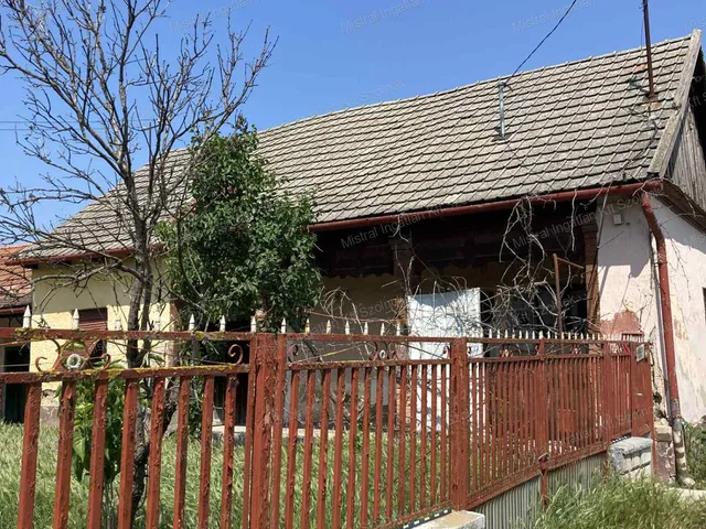 Eladó ház Újszász 45 nm
