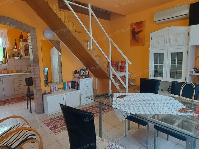 Eladó ház Szolnok, Alcsisziget 84 nm