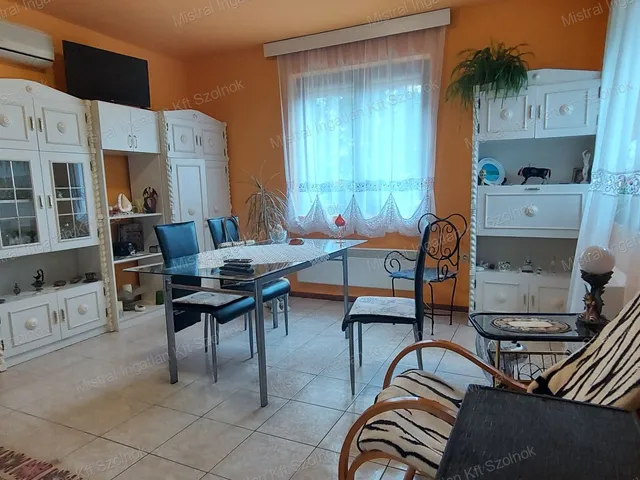Eladó ház Szolnok, Alcsisziget 84 nm