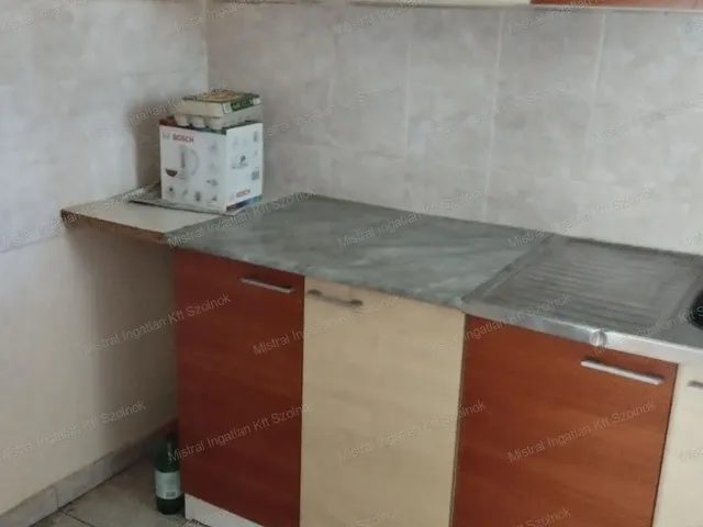 Eladó ház Tiszajenő 74 nm