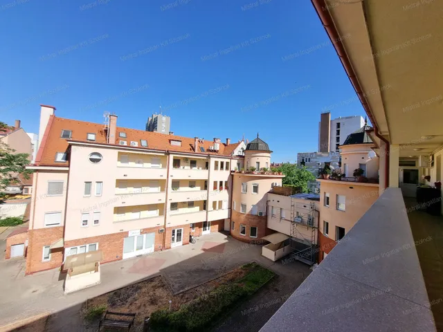 Eladó lakás Szolnok, Belváros 96 nm