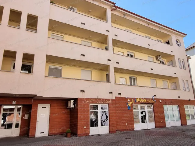 Eladó lakás Szolnok, Belváros 96 nm