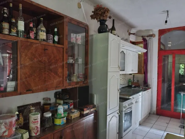 Eladó ház Szolnok, Zagyvahíd út 220 nm