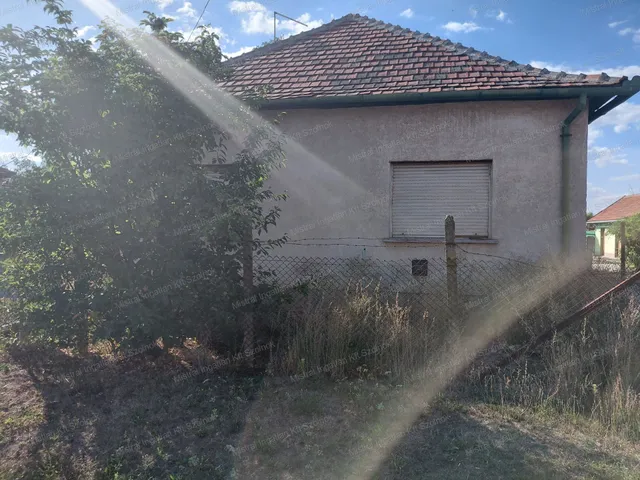 Eladó ház Kengyel 75 nm