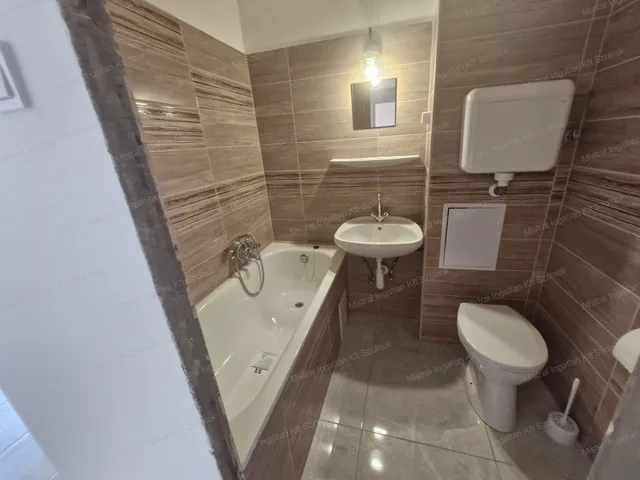 Eladó lakás Szolnok, Széchenyi-lakótelep 44 nm
