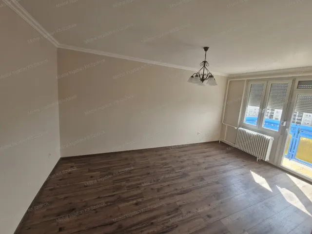 Eladó lakás Szolnok, Széchenyi-lakótelep 44 nm