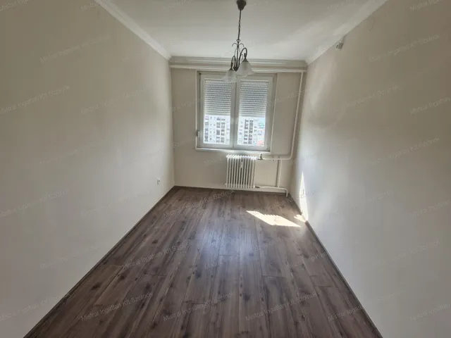 Eladó lakás Szolnok, Széchenyi-lakótelep 44 nm