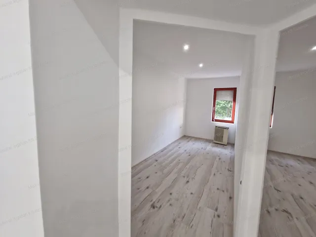 Eladó ház Újszász 68 nm