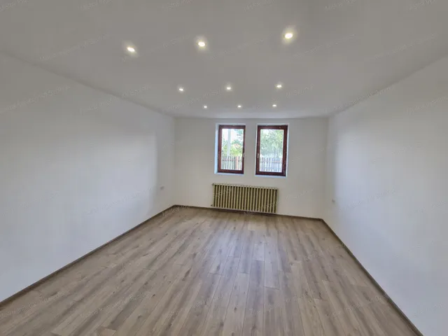Eladó ház Újszász 65 nm
