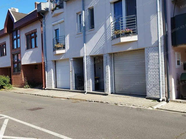 Eladó lakás Szolnok, Belváros 92 nm
