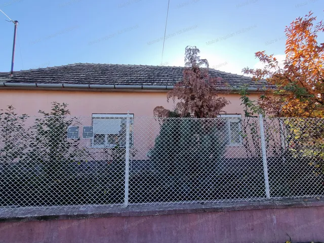 Eladó ház Cibakháza 72 nm
