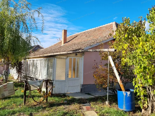 Eladó ház Cibakháza 72 nm