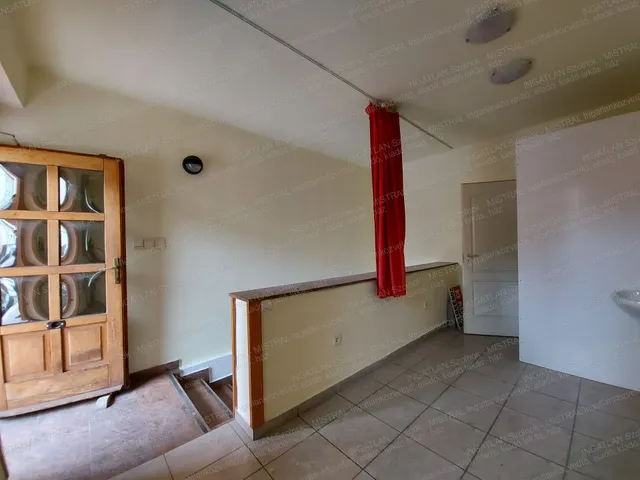 Eladó kereskedelmi és ipari ingatlan Szolnok, Belváros 130 nm