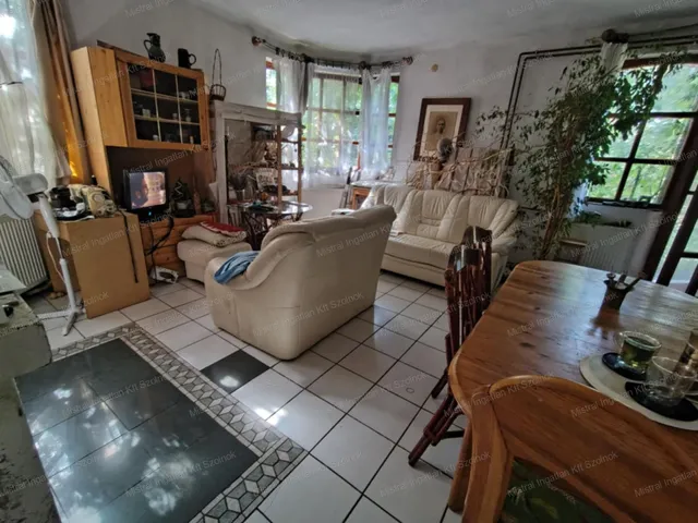 Eladó ház Szolnok 220 nm