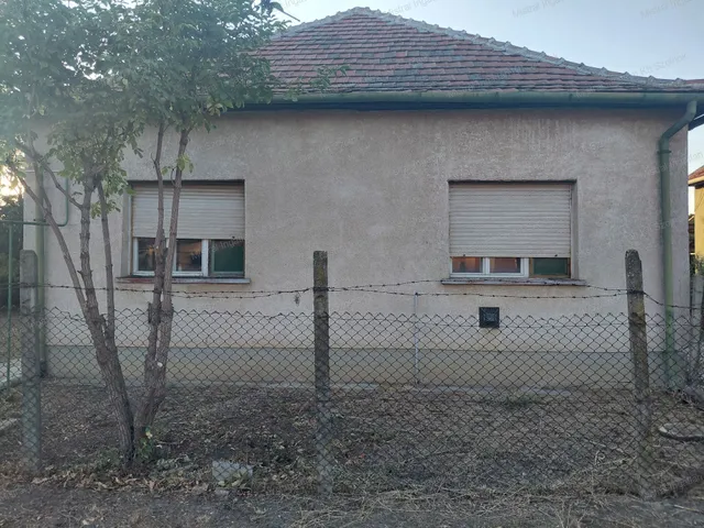 Eladó ház Kengyel 75 nm