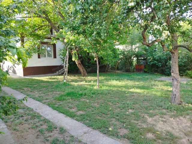 Eladó ház Szolnok, Alcsisziget 94 nm