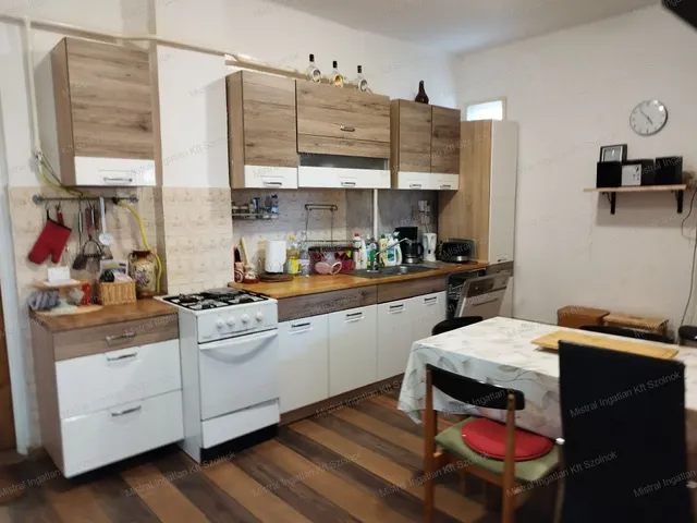 Eladó ház Szolnok, Alcsisziget 94 nm