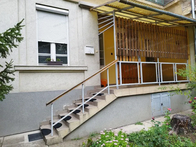 Eladó lakás Szolnok, Déli városrész 113 nm