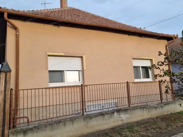 Eladó ház Tiszapüspöki 140 nm