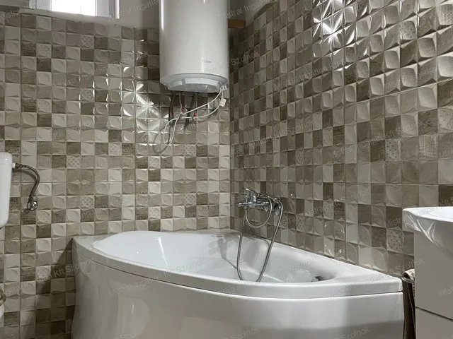 Eladó ház Újszász 94 nm